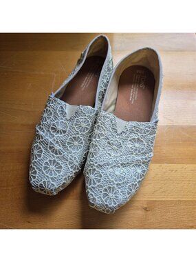 TOMS Womens Slip-On Shoes 8.5 Ivory Floral Pattern Casual Flat Comfort